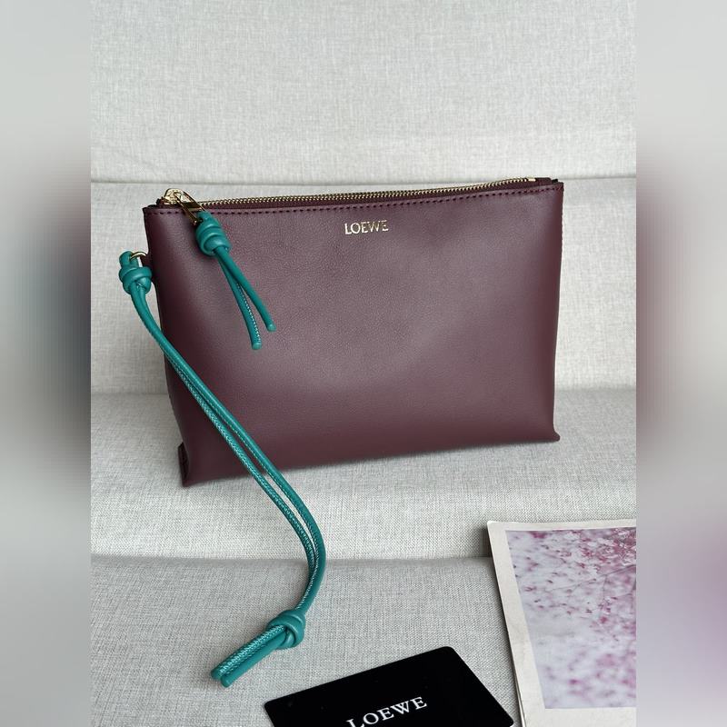 原廠皮 2025新款手包   型號3045亮面納帕牛皮革Knot T 亮