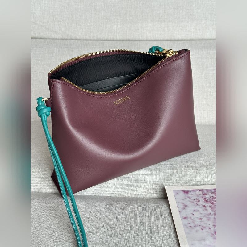 原廠皮 2025新款手包   型號3045亮面納帕牛皮革Knot T 亮