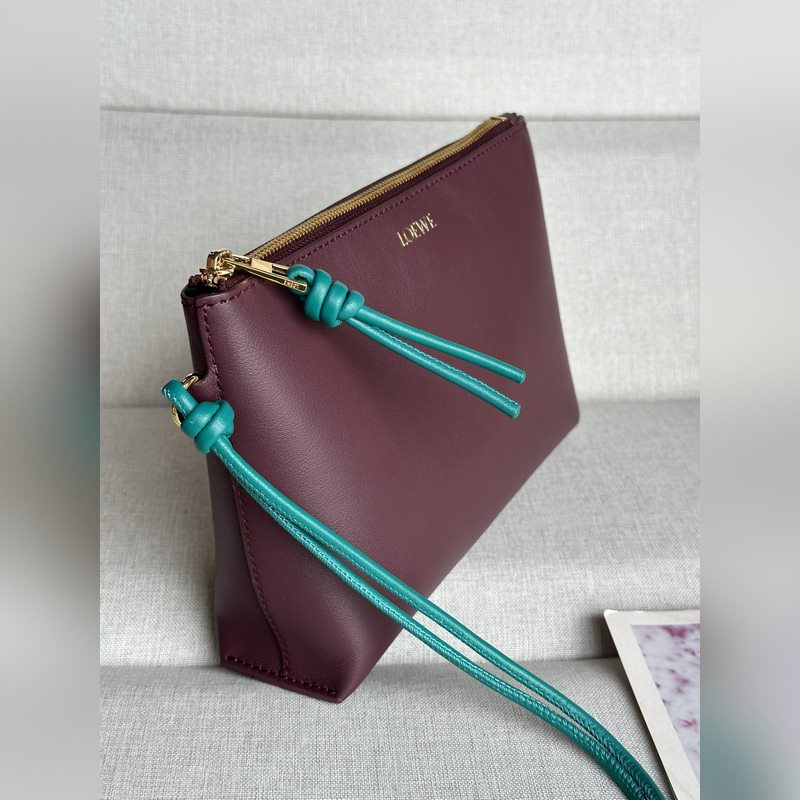 原廠皮 2025新款手包   型號3045亮面納帕牛皮革Knot T 亮