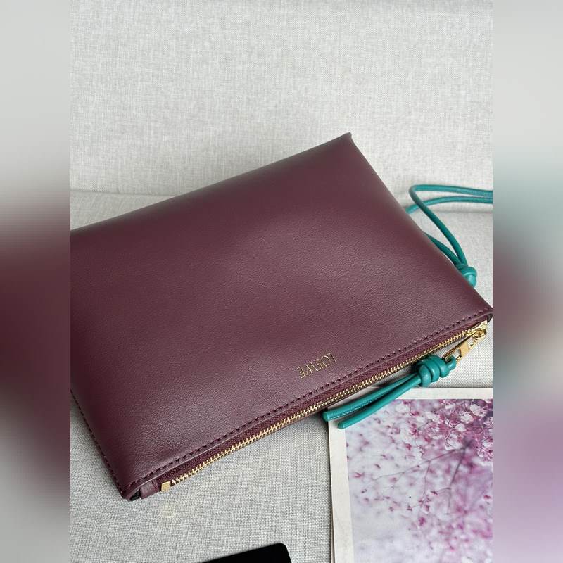 原廠皮 2025新款手包   型號3045亮面納帕牛皮革Knot T 亮