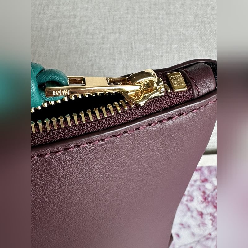 原廠皮 2025新款手包   型號3045亮面納帕牛皮革Knot T 亮