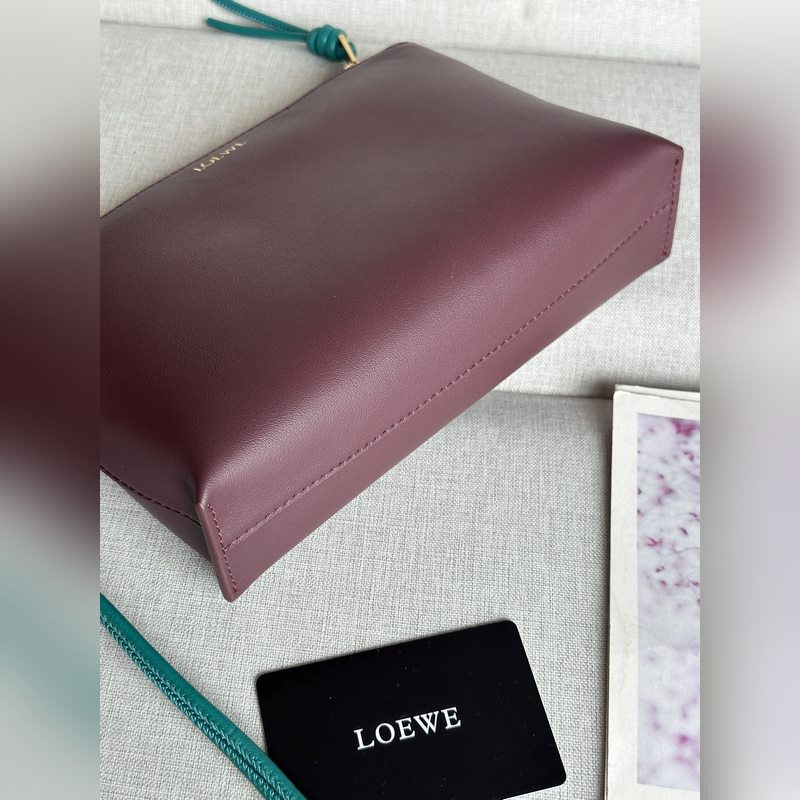 原廠皮 2025新款手包   型號3045亮面納帕牛皮革Knot T 亮