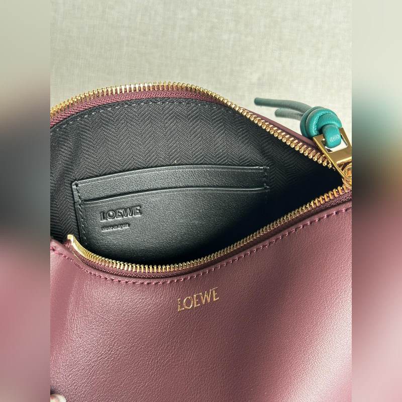 原廠皮 2025新款手包   型號3045亮面納帕牛皮革Knot T 亮