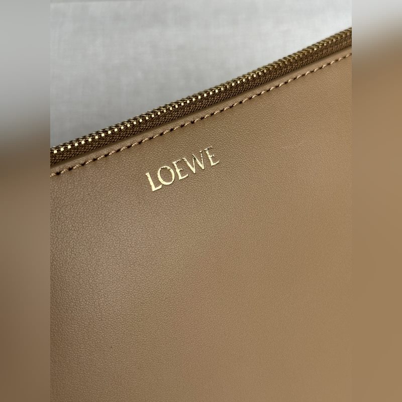 原廠皮 2025新款手包   型號3045亮面納帕牛皮革Knot T 亮