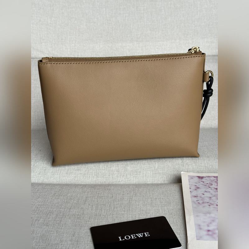 原廠皮 2025新款手包   型號3045亮面納帕牛皮革Knot T 亮