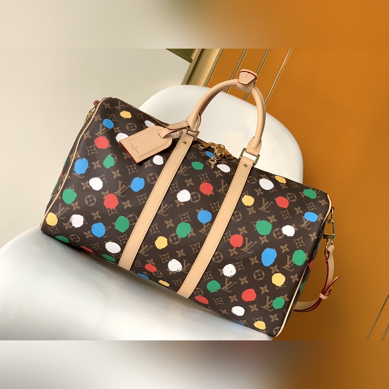 M46377頂級(jí)原單 日本藝術(shù)家草間彌生以波點(diǎn)圖案闡述腦海中的藝術(shù)幻境和色彩癡迷