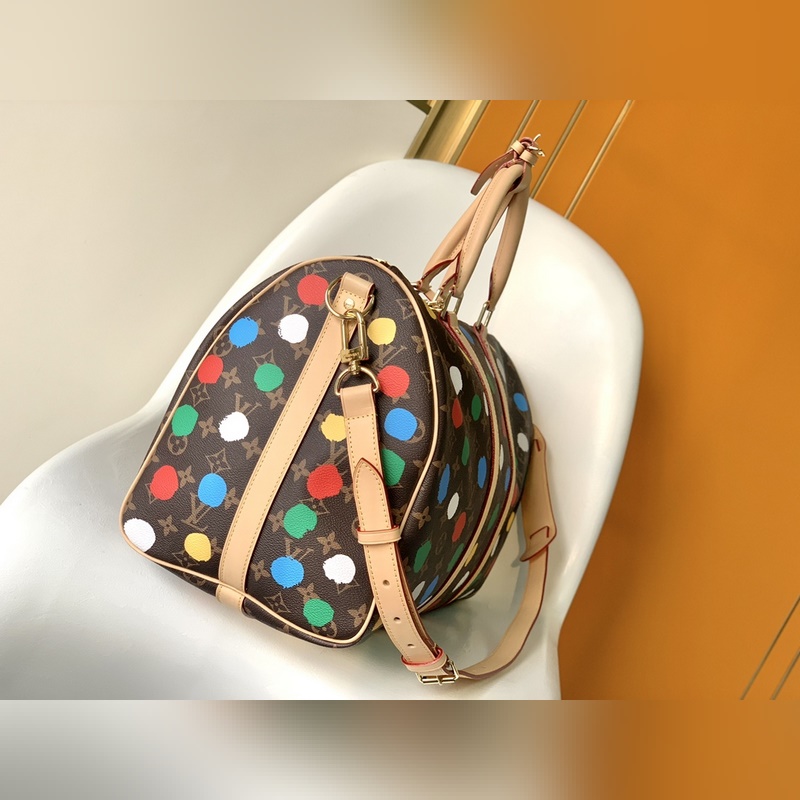 M46377頂級(jí)原單 日本藝術(shù)家草間彌生以波點(diǎn)圖案闡述腦海中的藝術(shù)幻境和色彩癡迷