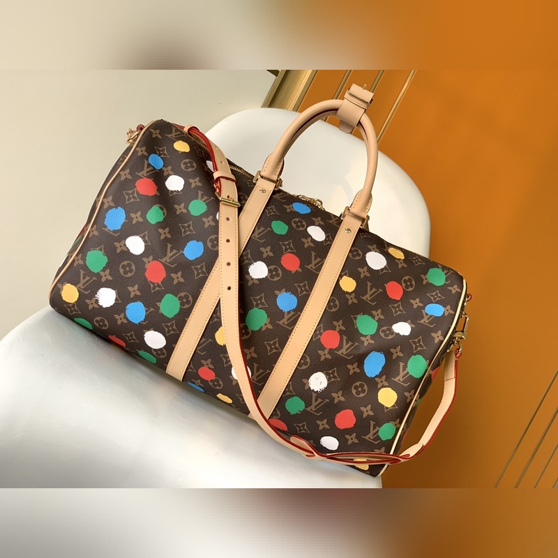 M46377頂級(jí)原單 日本藝術(shù)家草間彌生以波點(diǎn)圖案闡述腦海中的藝術(shù)幻境和色彩癡迷