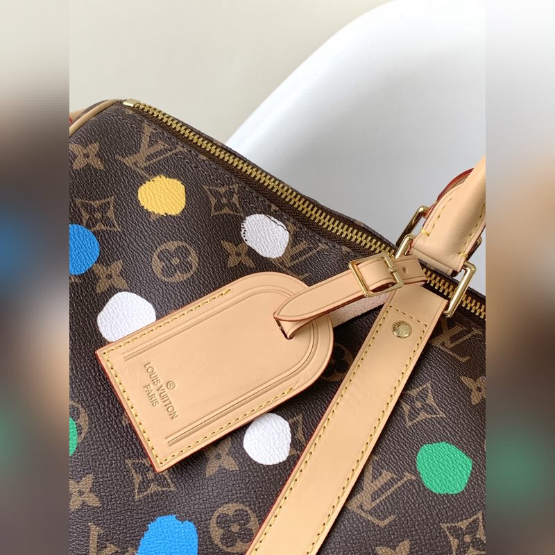 M46377頂級(jí)原單 日本藝術(shù)家草間彌生以波點(diǎn)圖案闡述腦海中的藝術(shù)幻境和色彩癡迷