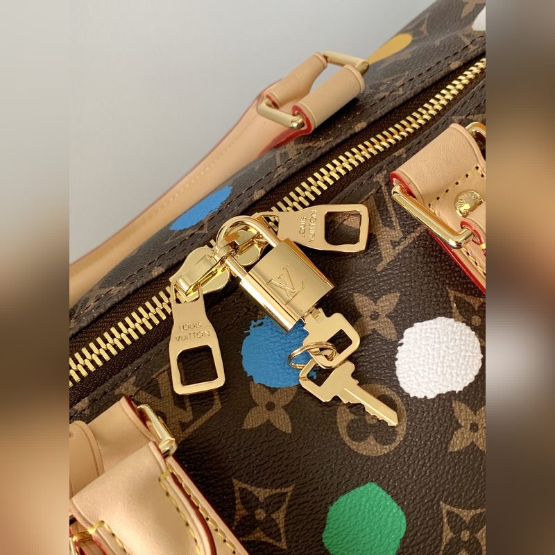 M46377頂級(jí)原單 日本藝術(shù)家草間彌生以波點(diǎn)圖案闡述腦海中的藝術(shù)幻境和色彩癡迷