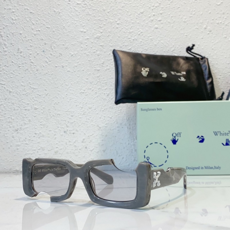 Off-White OW40006 缺口破洞設計 版型設計理念簡約 男女都可以駕