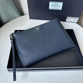 PRADA男士手包專櫃最新款式，官網(wǎng)同步，正品開發(fā)， 型號2NG016，，內(nèi)碼布