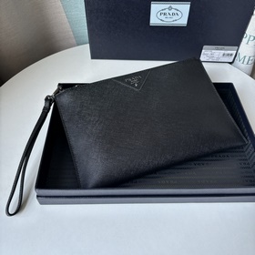 PRADA男士手包專櫃最新款式，官網(wǎng)同步，正品開發(fā)， 型號2NG016，，內(nèi)碼布