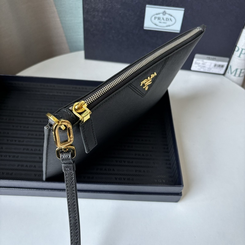 PRADA男士手包專櫃最新款式，官網同步，正品開發， 型號2NG016金色散字。