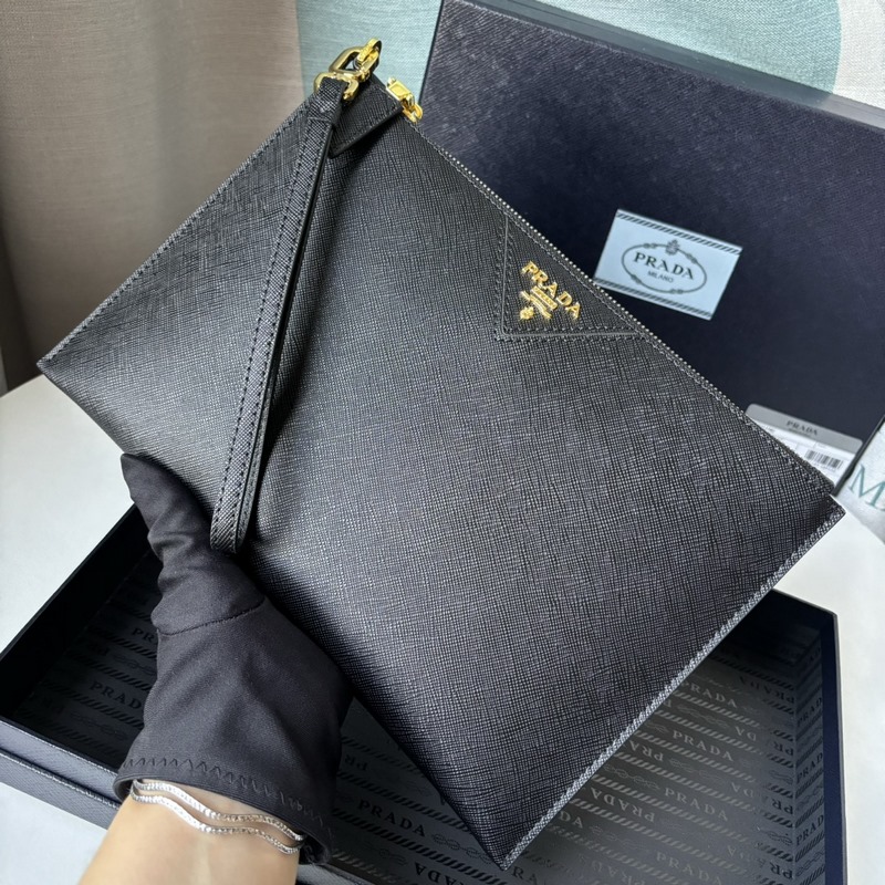 PRADA男士手包專櫃最新款式，官網同步，正品開發， 型號2NG016金色散字。