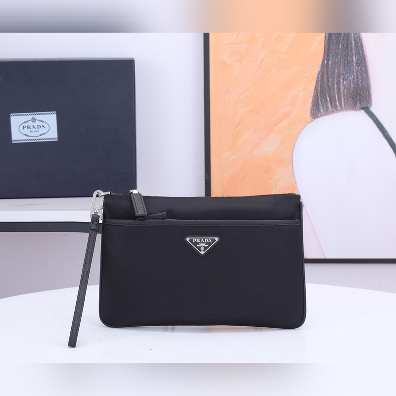 新款2NH006-2  三角嘜標.采用進口尼龍材質/牛皮，複雜牛皮拼色字母，內口