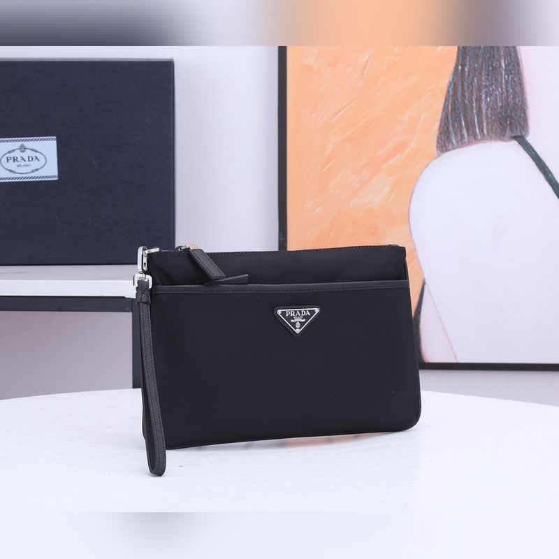 新款2NH006-2  三角嘜標.采用進口尼龍材質/牛皮，複雜牛皮拼色字母，內口