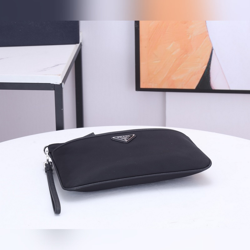 新款2NH006-2  三角嘜標.采用進口尼龍材質/牛皮，複雜牛皮拼色字母，內口