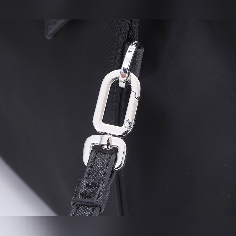 新款首發 原單品質 Prada 春夏新款尼龍小包 2NE789 采用原廠降落傘布