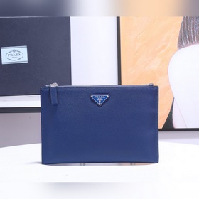 PRADA男士手包專櫃最新款式，官網(wǎng)同步，正品開發(fā)， 型號2NG001-1，顔色