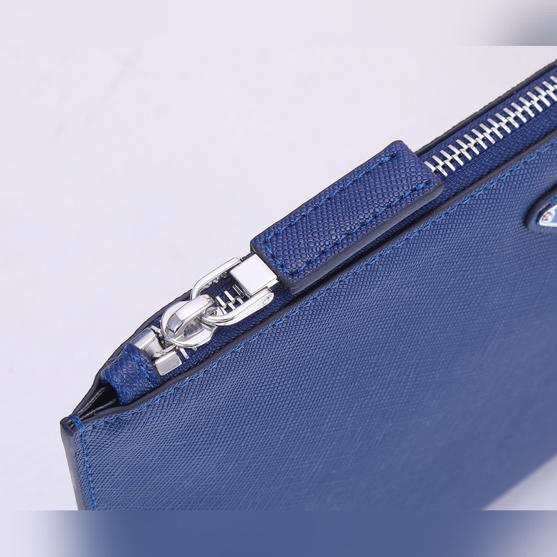 PRADA男士手包專櫃最新款式，官網同步，正品開發， 型號2NG001-1，顔色