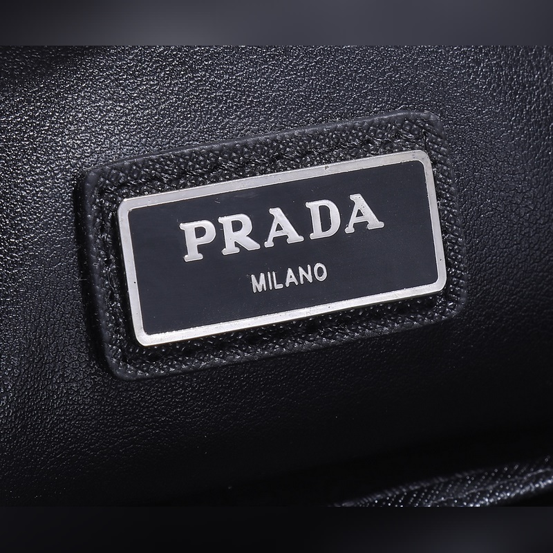 PRADA男士手包專櫃最新款式，官網同步，正品開發， 型號2NG001-1，顔色