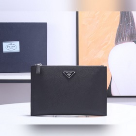 PRADA男士手包專櫃最新款式，官網(wǎng)同步，正品開發(fā)， 型號2NG001-1，顔色