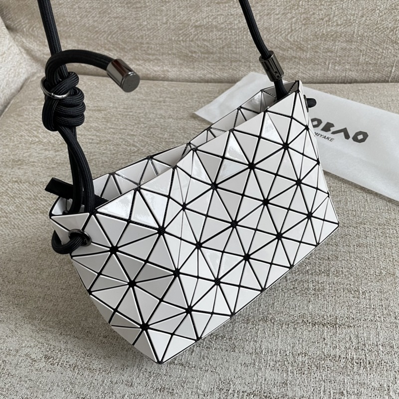 米白色 三宅一生豆腐包 新款 貿易公司渠道出口訂單 代工廠出品 肩帶可以調節長短