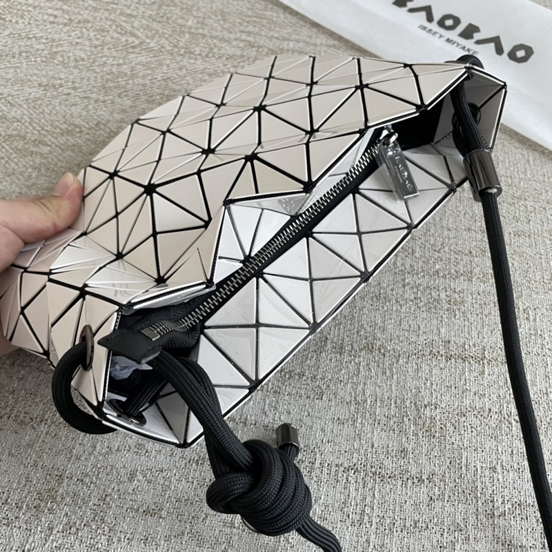 米白色 三宅一生豆腐包 新款 貿易公司渠道出口訂單 代工廠出品 肩帶可以調節長短