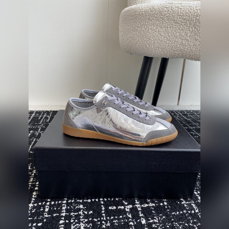 Chanel 香奈兒最新 24ss 休閑德訓(xùn)鞋  這雙鞋舒服到 大馬路逛街暴走一