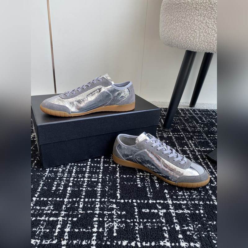 Chanel 香奈兒最新 24ss 休閑德訓(xùn)鞋  這雙鞋舒服到 大馬路逛街暴走一