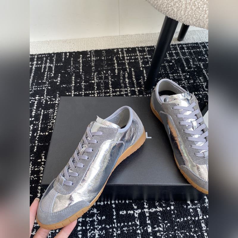 Chanel 香奈兒最新 24ss 休閑德訓(xùn)鞋  這雙鞋舒服到 大馬路逛街暴走一