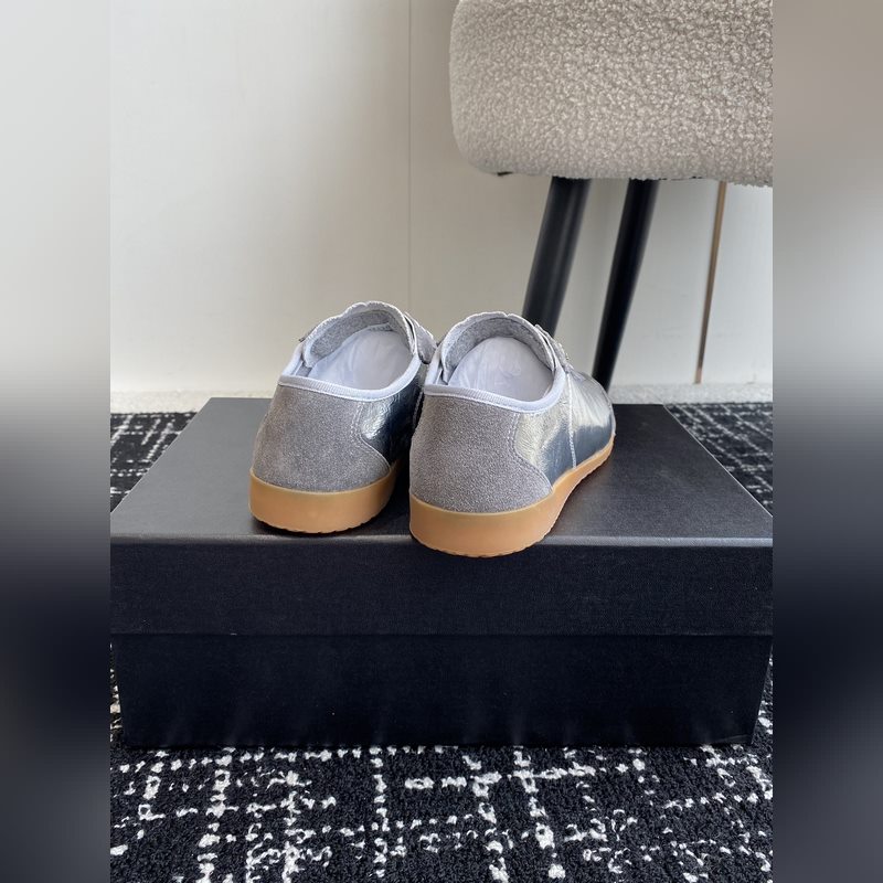 Chanel 香奈兒最新 24ss 休閑德訓(xùn)鞋  這雙鞋舒服到 大馬路逛街暴走一