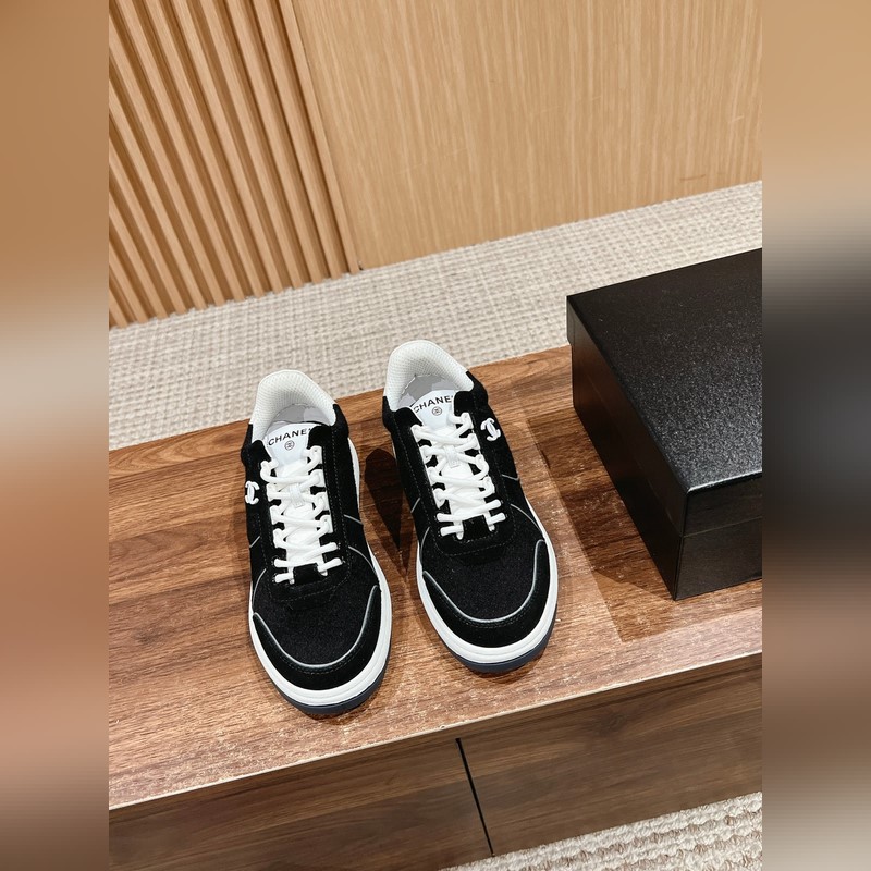 香奈兒新配色毛呢休閑滑闆鞋 熊貓運動鞋，小紅書博主們都很愛頻頻推薦個個都是時髦精