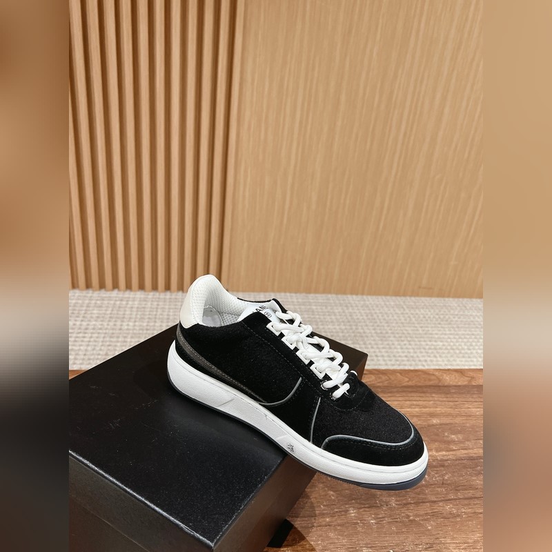 香奈兒新配色毛呢休閑滑闆鞋 熊貓運動鞋，小紅書博主們都很愛頻頻推薦個個都是時髦精