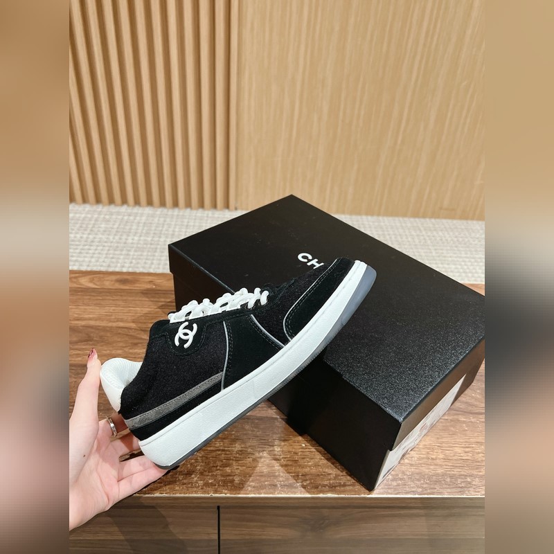 香奈兒新配色毛呢休閑滑闆鞋 熊貓運動鞋，小紅書博主們都很愛頻頻推薦個個都是時髦精