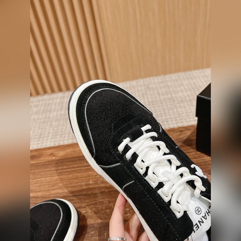 香奈兒新配色毛呢休閑滑闆鞋 熊貓運動鞋，小紅書博主們都很愛頻頻推薦個個都是時髦精