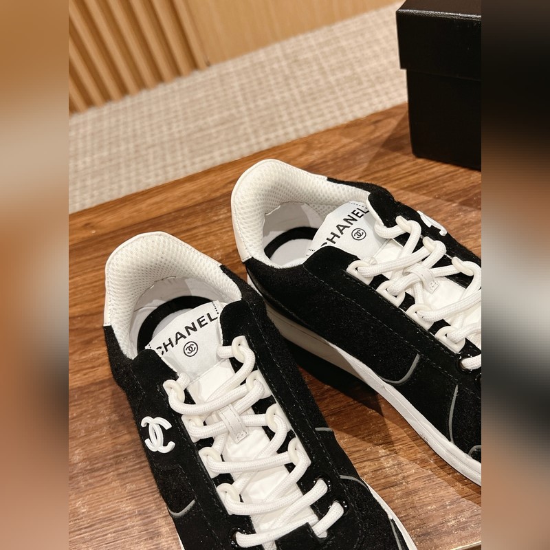 香奈兒新配色毛呢休閑滑闆鞋 熊貓運動鞋，小紅書博主們都很愛頻頻推薦個個都是時髦精