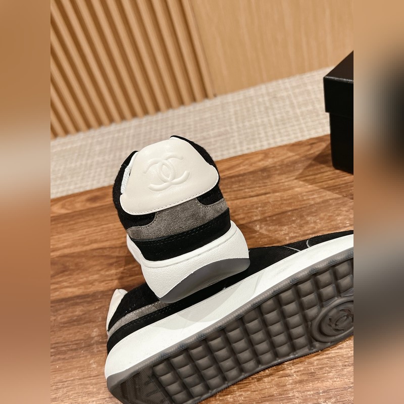 香奈兒新配色毛呢休閑滑闆鞋 熊貓運動鞋，小紅書博主們都很愛頻頻推薦個個都是時髦精