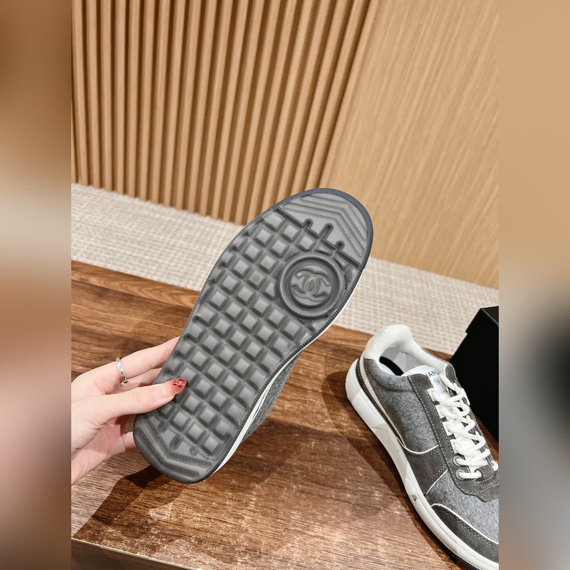 香奈兒新配色毛呢休閑滑闆鞋 熊貓運動鞋，小紅書博主們都很愛頻頻推薦個個都是時髦精