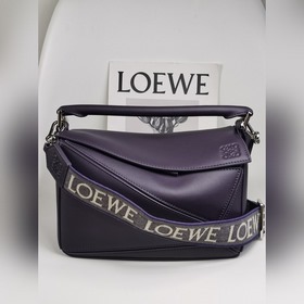 原廠皮  LOEWE    L w    3501  紫色 小號緞面牛皮革Pu