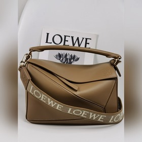 原廠皮  LOEWE    型號3501  小號緞面牛皮革Puzzle 手袋