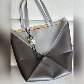 原廠皮  LOEWE    大號1761 新品 大號亮面牛皮革 Puzzle