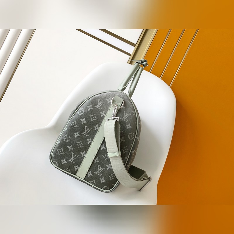 m11718 變碼芯片 用漸變單圖畫布制作，這款keepall帶子包45以其印刷