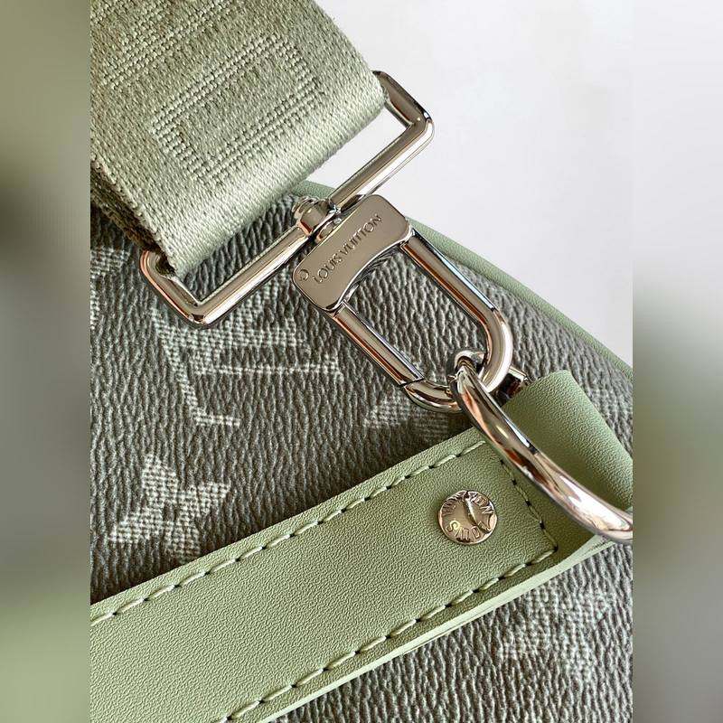 m11718 變碼芯片 用漸變單圖畫布制作，這款keepall帶子包45以其印刷