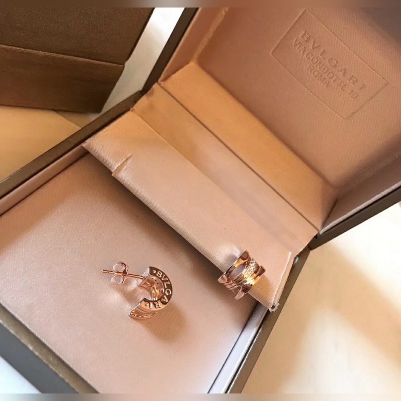 【代購級別】Bvlgari 寶格麗 B.ZERO1系列 小蠻腰 波浪鏤空排鑽耳釘