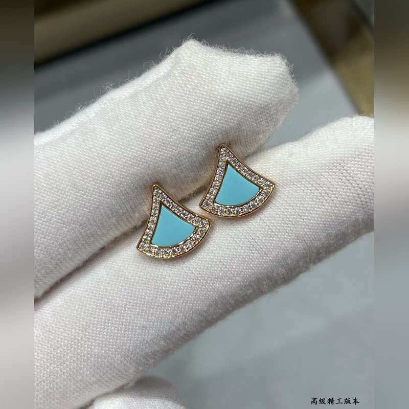 V金材質(zhì) 5240220 寶格麗七夕綠松石裙子耳釘，十足的女性魅力 禮贊意大利式