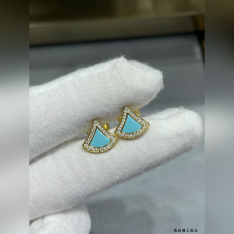 V金材質(zhì) 5240220 寶格麗七夕綠松石裙子耳釘，十足的女性魅力 禮贊意大利式