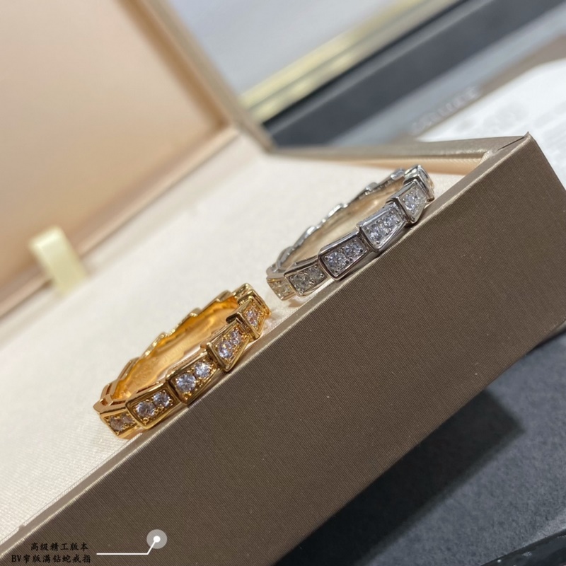 V金材質 1120160 （玫瑰金碼數：56789，白金碼數：5678）寶格麗高