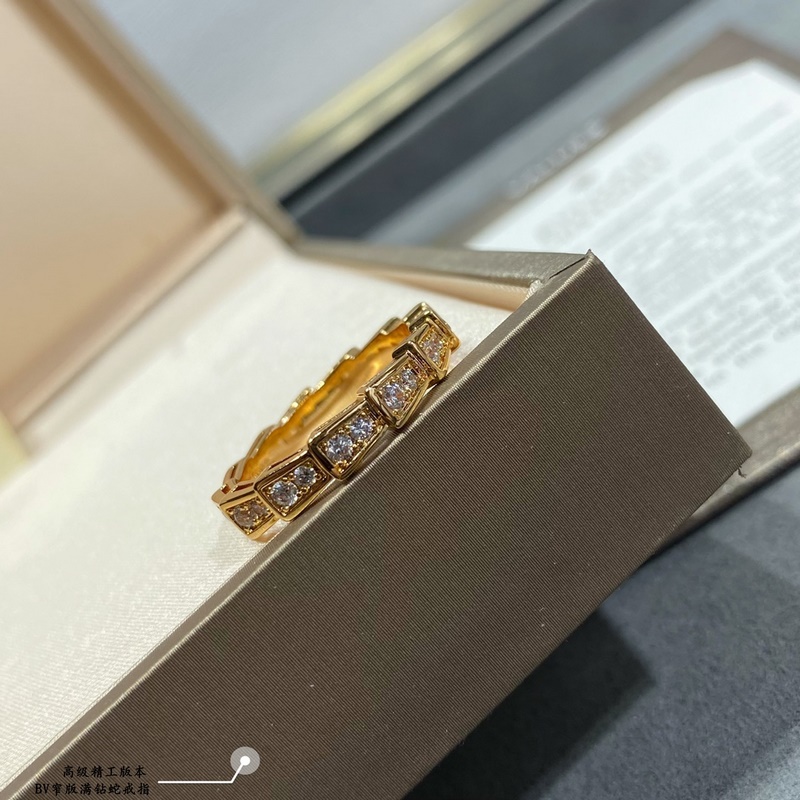 V金材質 1120160 （玫瑰金碼數：56789，白金碼數：5678）寶格麗高